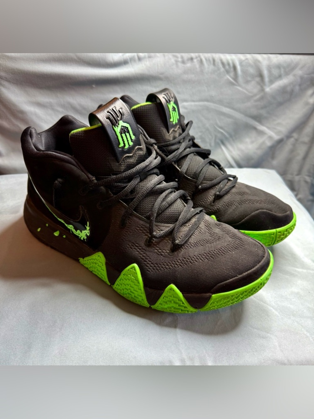 Nike Men's Black and Neon Green Athletic Basketball Shoes
